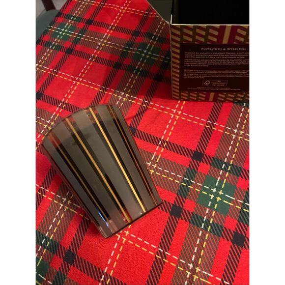 Nest New York Pistachio & Wild Fig Classic Scented Candle 8.1 oz - Picture 6 of 6